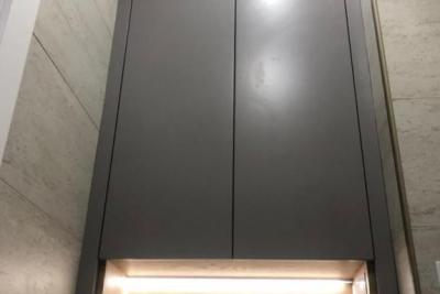Встроенный шкаф в нишу в туалете